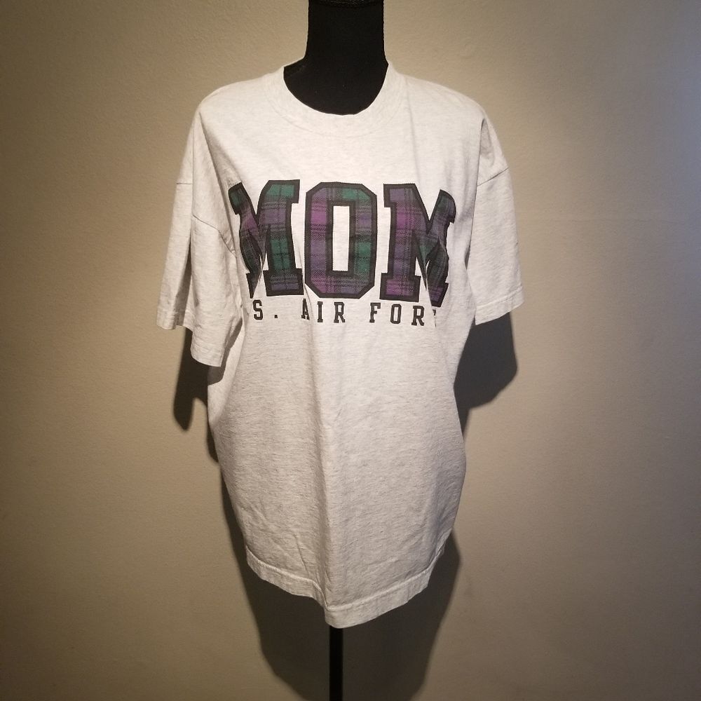 VINTAGE GEAR FOR SPORTS MOM US AIRFORCE T SHIRT MADE IN USA.  B5